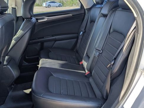 Used 2017 Ford Fusion SE w/ Equipment Group 201A image 22