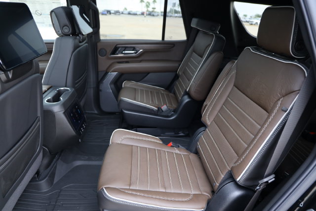New 2026 GMC Yukon Denali Ultimate w/ LPO, Floor Liner Package AWD/4WD image 14