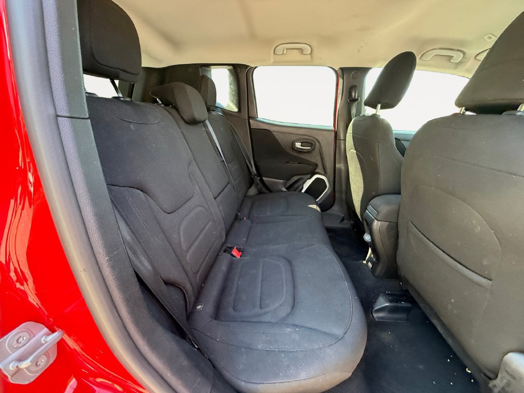 Used 2019 Jeep Renegade Latitude w/ Popular Equipment Group FWD image 15