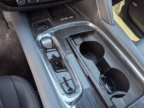 Used 2024 Buick Enclave Premium image 13