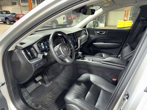 Used 2018 Volvo XC60 T6 Momentum w/ Advanced Package image 29