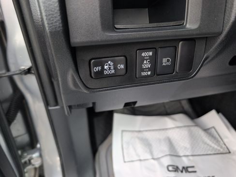Used 2018 Toyota Tacoma TRD Sport RWD image 15