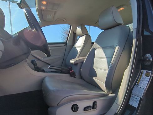 Used 2017 Volkswagen Passat 1.8T R-Line image 26