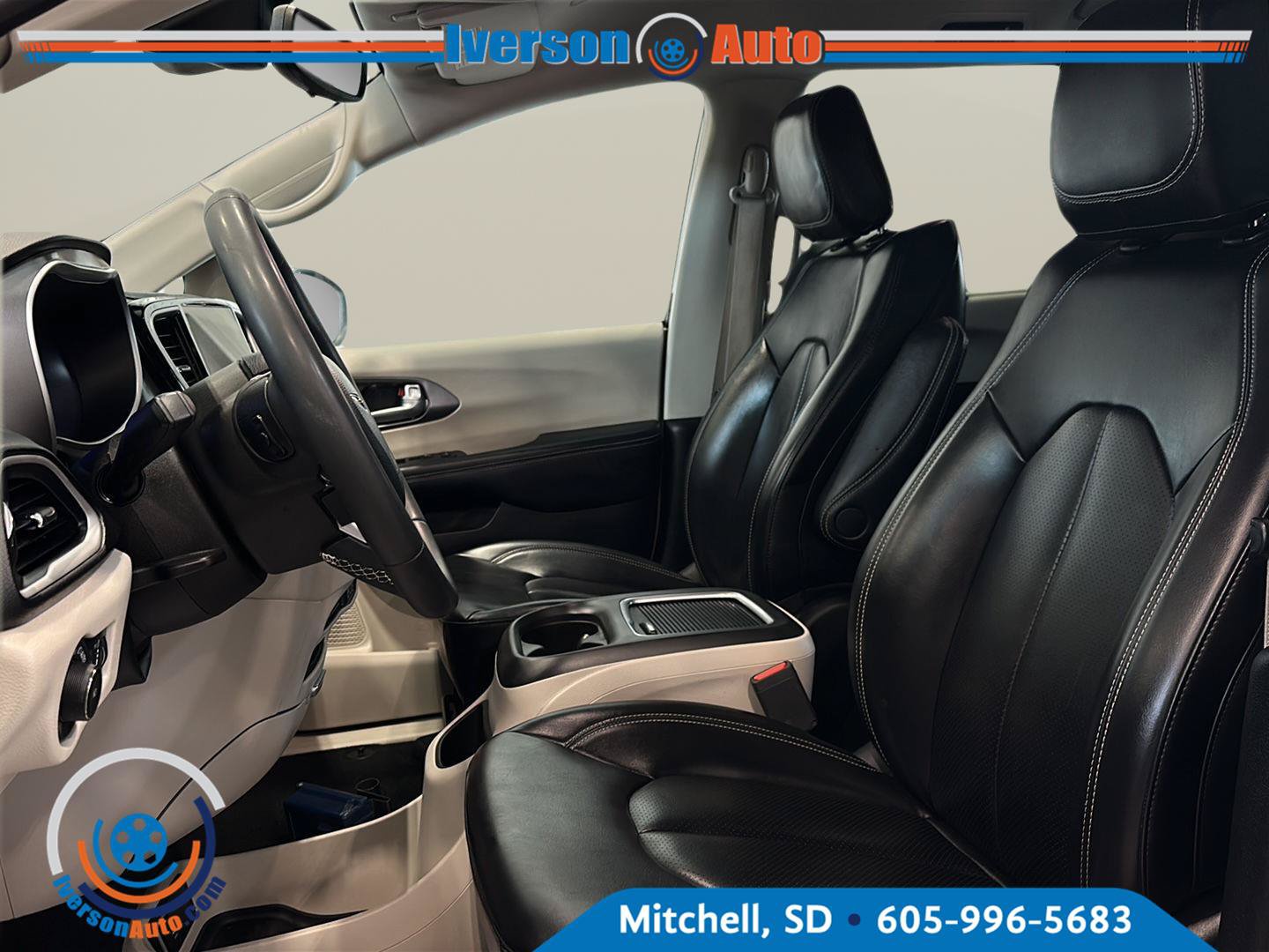 Used 2023 Chrysler Pacifica Touring-L FWD image 15