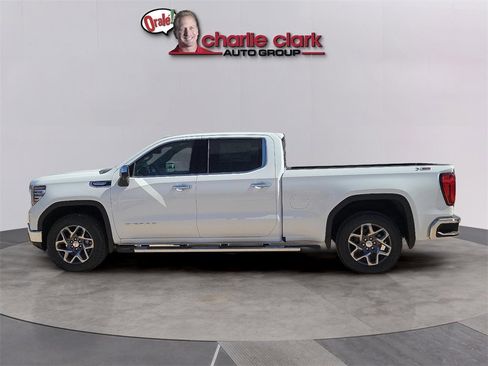 New 2025 GMC Sierra 1500 SLT image 2