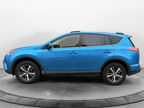 Used 2018 Toyota RAV4 XLE image 2