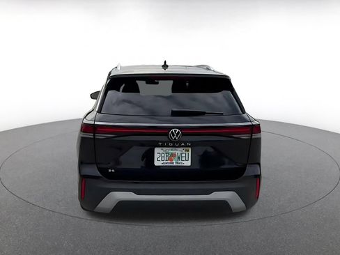 Used 2026 Volkswagen Tiguan SE FWD image 10