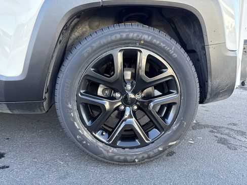 Used 2018 Jeep Renegade Altitude image 3