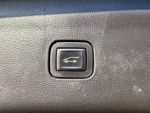 Used 2019 Buick Enclave Essence image 6