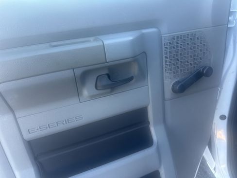 Used 2015 Ford E-350 and Econoline 350 Super Duty image 9