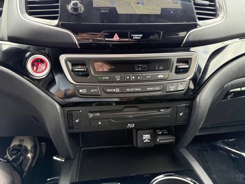 Used 2022 Honda Pilot Touring image 19