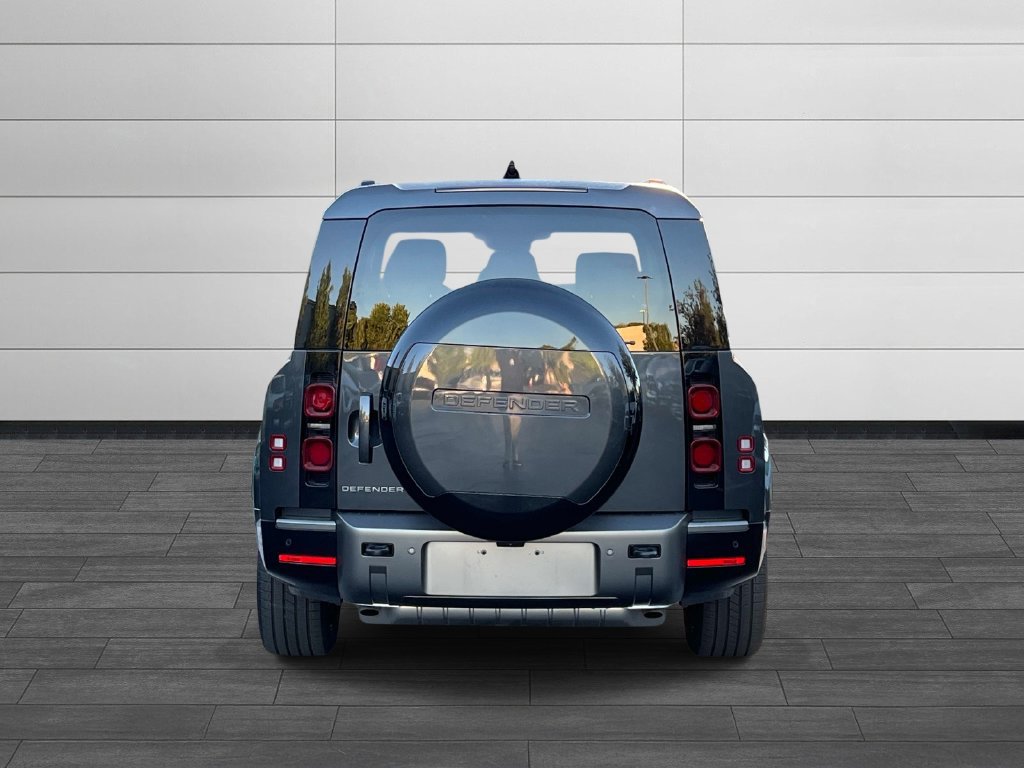 Certified 2025 Land Rover Defender 130 X-Dynamic SE AWD/4WD image 4