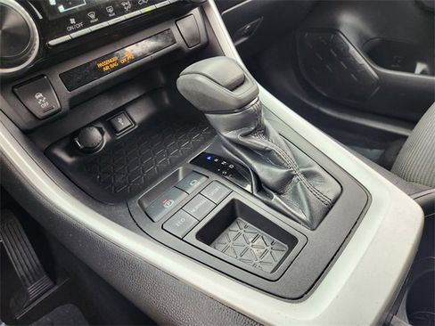 Used 2022 Toyota RAV4 LE image 16