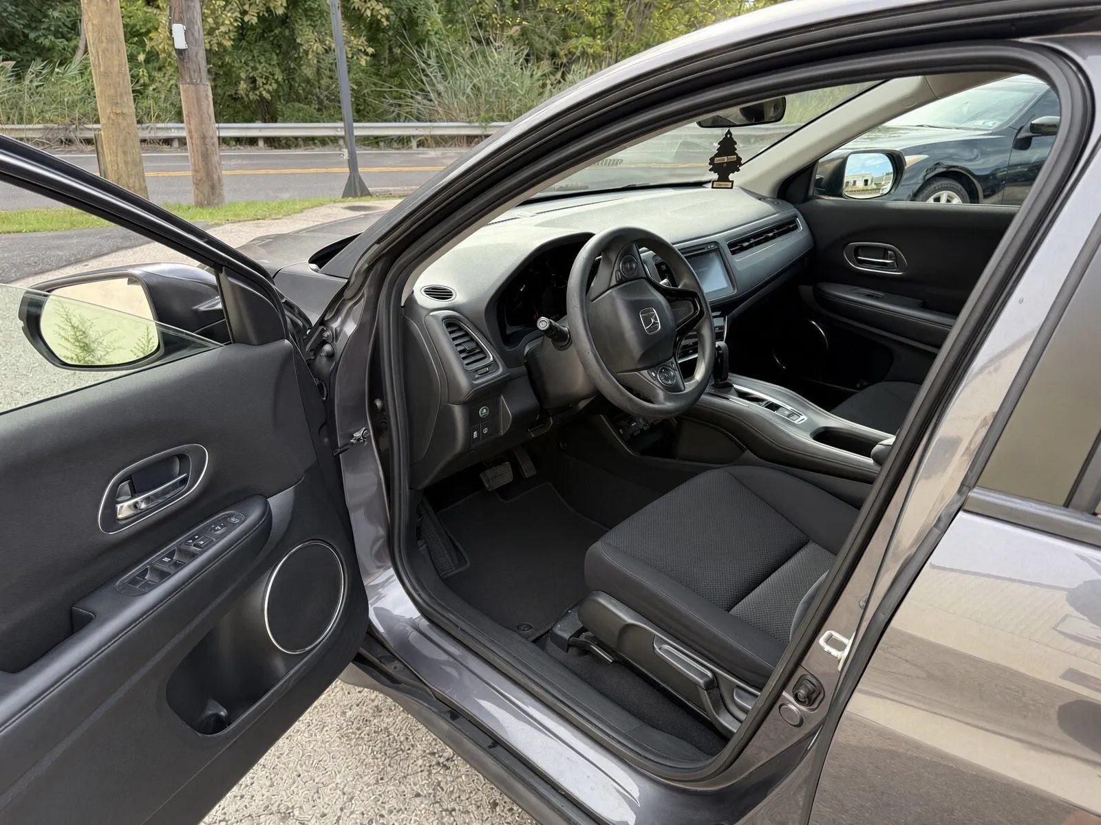 Used 2018 Honda HR-V EX image 9