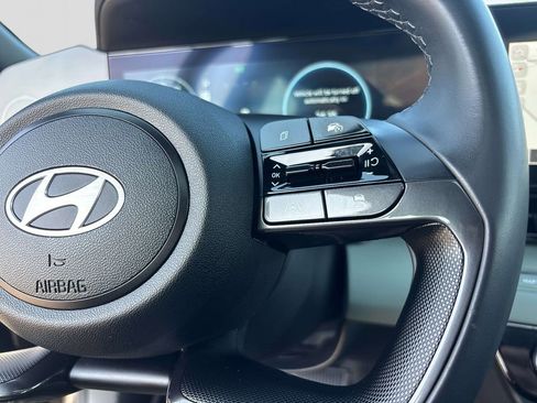 Used 2024 Hyundai Elantra Limited image 21