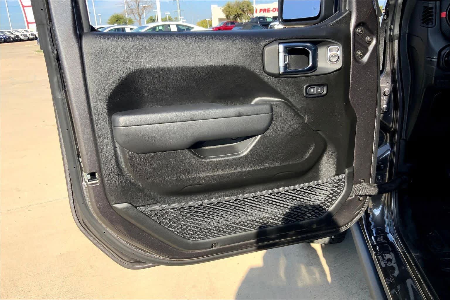 Used 2025 Jeep Gladiator Rubicon w/ Convenience Group AWD/4WD image 20