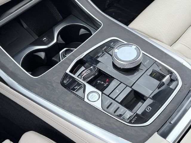 Certified 2025 BMW X7 xDrive40i w/ Premium Package AWD/4WD image 32
