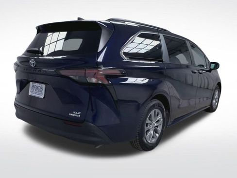Used 2024 Toyota Sienna XLE w/ XLE Plus Package AWD/4WD image 9