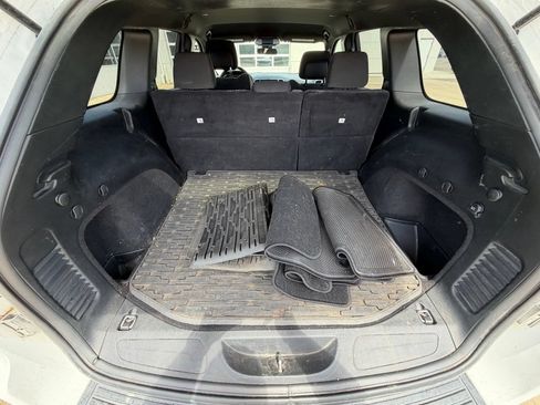 Used 2019 Jeep Grand Cherokee Laredo RWD image 13