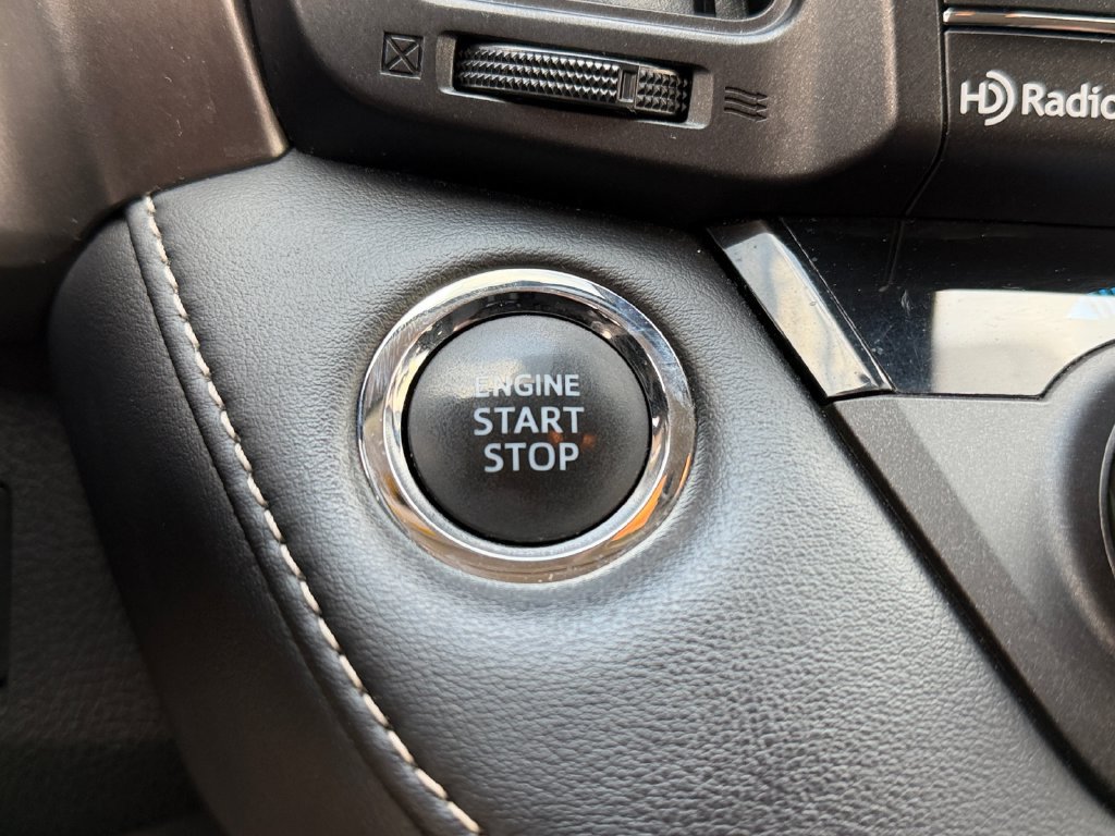 Used 2018 Toyota RAV4 XLE AWD/4WD image 19