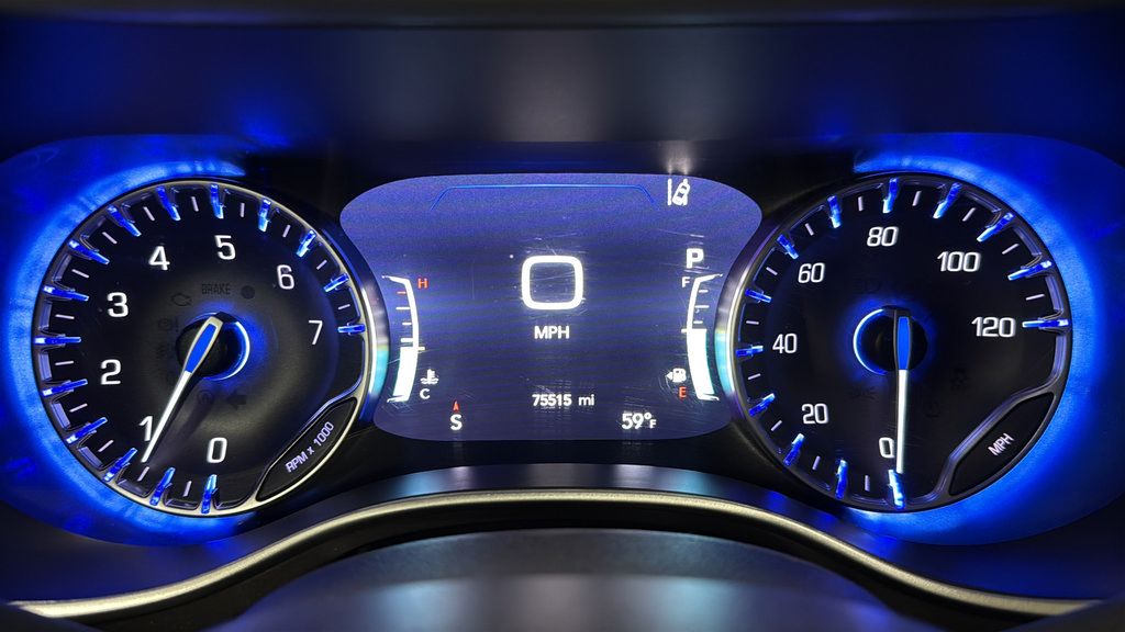 Used 2024 Chrysler Pacifica Touring-L FWD image 16