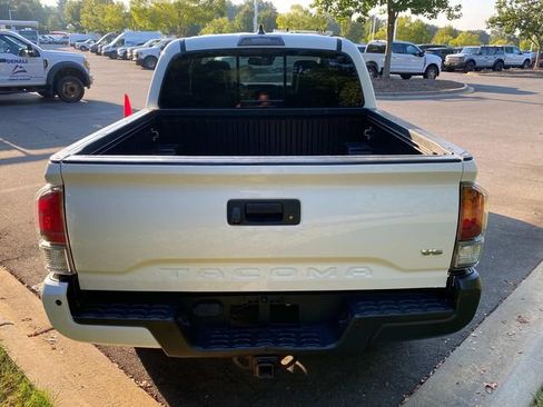 Used 2023 Toyota Tacoma TRD Off-Road w/ TRD Premium Off Road Package AWD/4WD image 31
