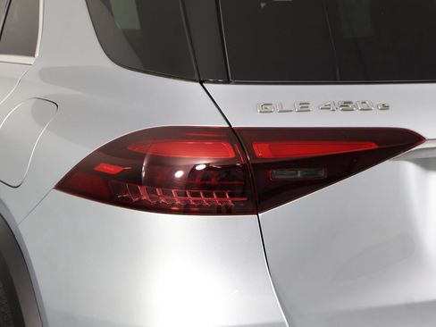 Used 2025 Mercedes-Benz GLE 450e 4MATIC image 18
