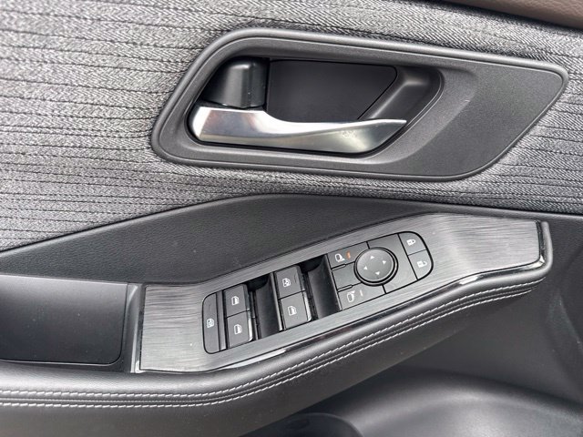 Used 2023 Nissan Rogue SV AWD/4WD image 15
