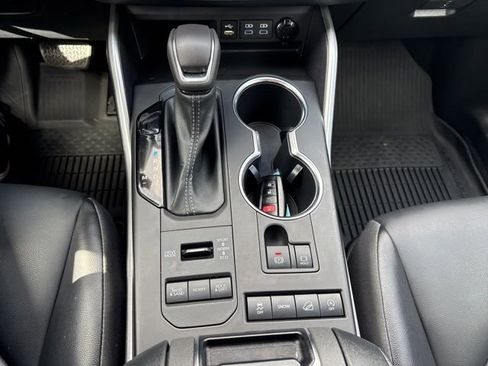 Used 2022 Toyota Highlander XLE image 24