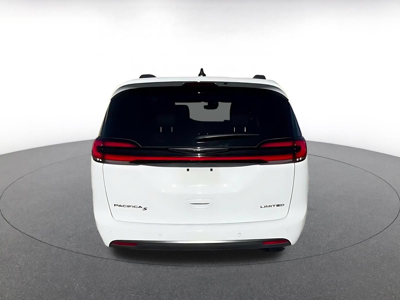 Used 2025 Chrysler Pacifica Limited FWD image 12