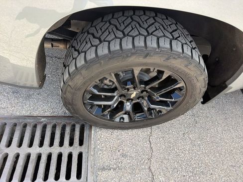 Used 2024 Chevrolet Silverado 1500 High Country w/ Technology Package image 10