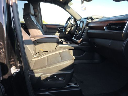 Used 2025 GMC Yukon Denali AWD/4WD image 13