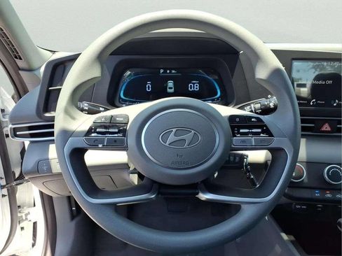 New 2026 Hyundai Elantra SE FWD image 12