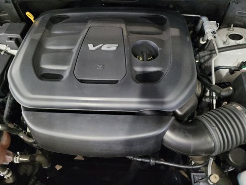 Used 2019 Jeep Grand Cherokee Altitude AWD/4WD image 30