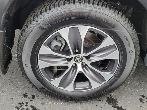 Used 2022 Toyota Highlander XLE image 10