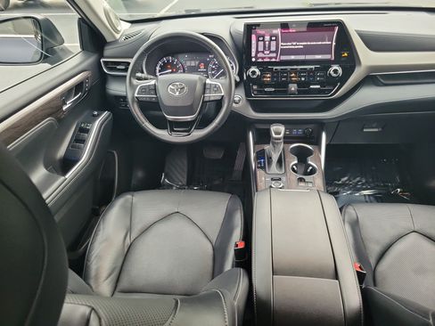 Used 2022 Toyota Highlander Limited AWD/4WD image 18