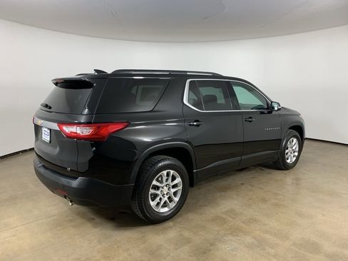 Used 2021 Chevrolet Traverse LT image 8
