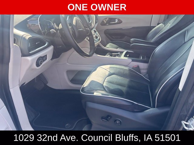 Used 2023 Chrysler Pacifica Limited FWD image 17