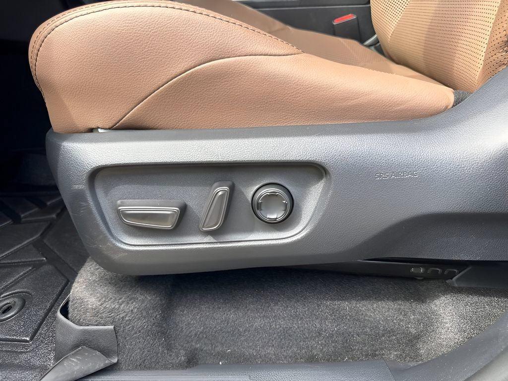 Used 2025 Toyota 4Runner Limited AWD/4WD image 10