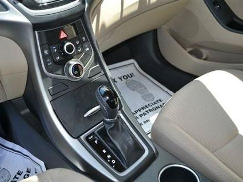 Used 2015 Hyundai Elantra SE w/ Option Group 02 FWD image 15