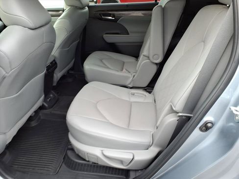 Used 2024 Toyota Highlander Platinum AWD/4WD image 7