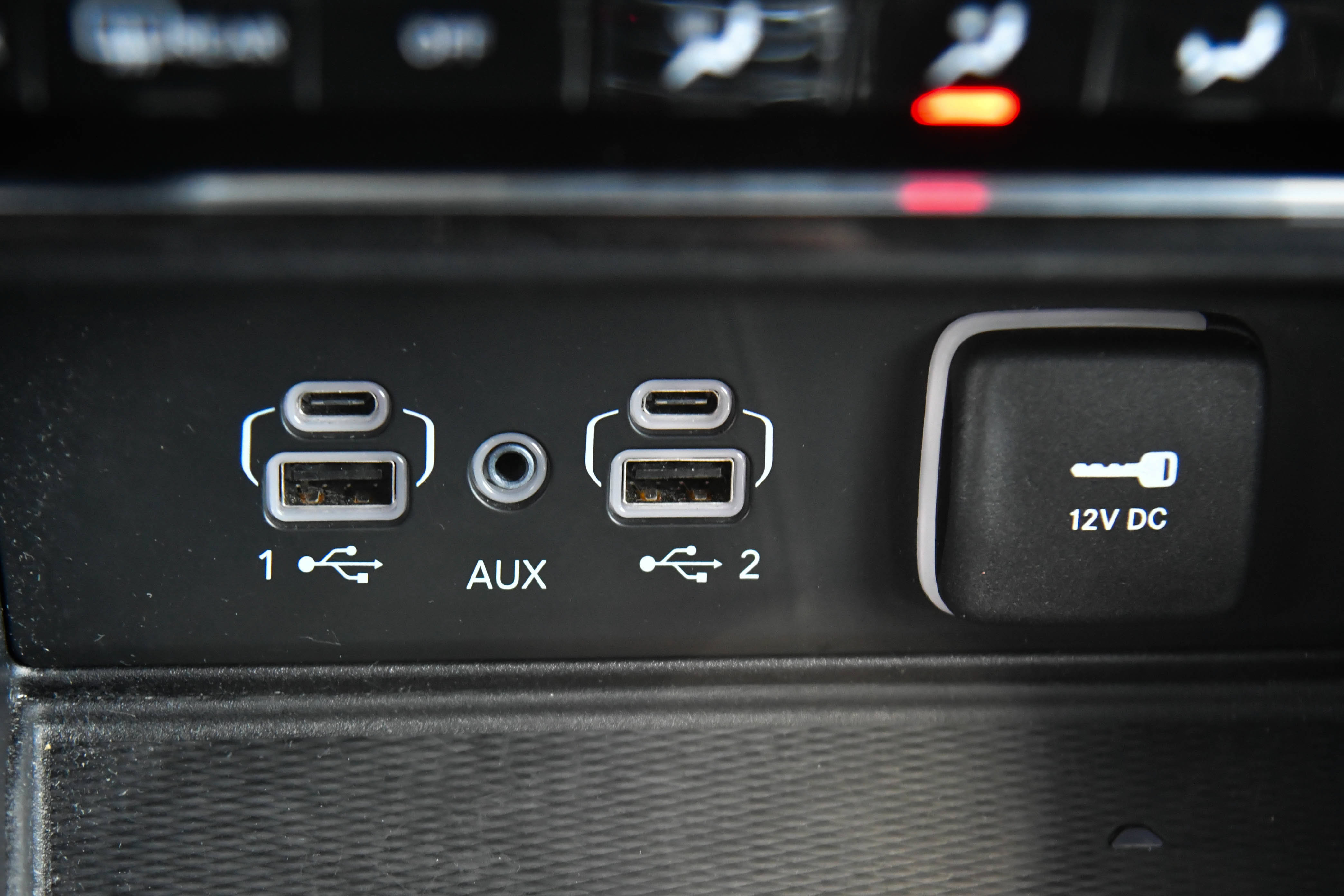Used 2025 Jeep Grand Cherokee Altitude AWD/4WD image 28