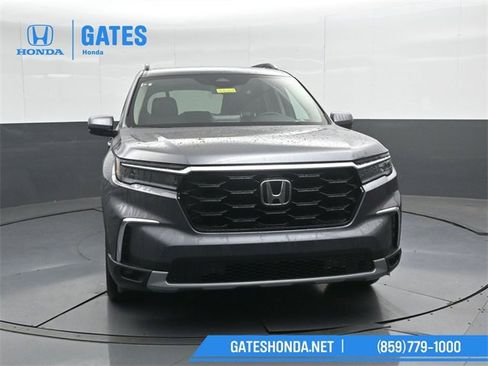 Certified 2025 Honda Pilot Touring image 6