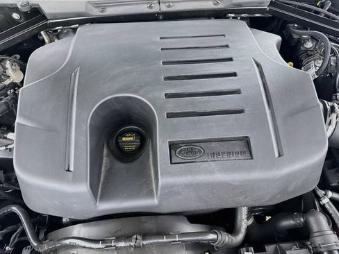 Certified 2024 Land Rover Defender 130 X-Dynamic SE AWD/4WD image 32