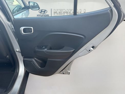 Used 2021 Hyundai Venue SE FWD image 27