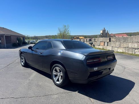 Used 2018 Dodge Challenger SXT image 4