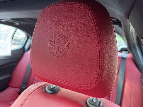 Used 2023 Alfa Romeo Giulia Veloce AWD/4WD image 33