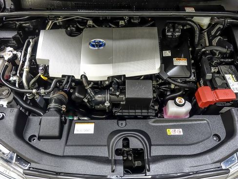 Certified 2022 Toyota Prius LE image 28