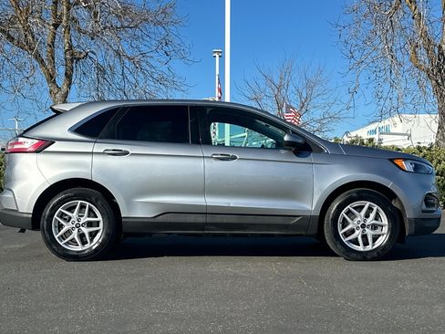 Used 2024 Ford Edge SEL image 3