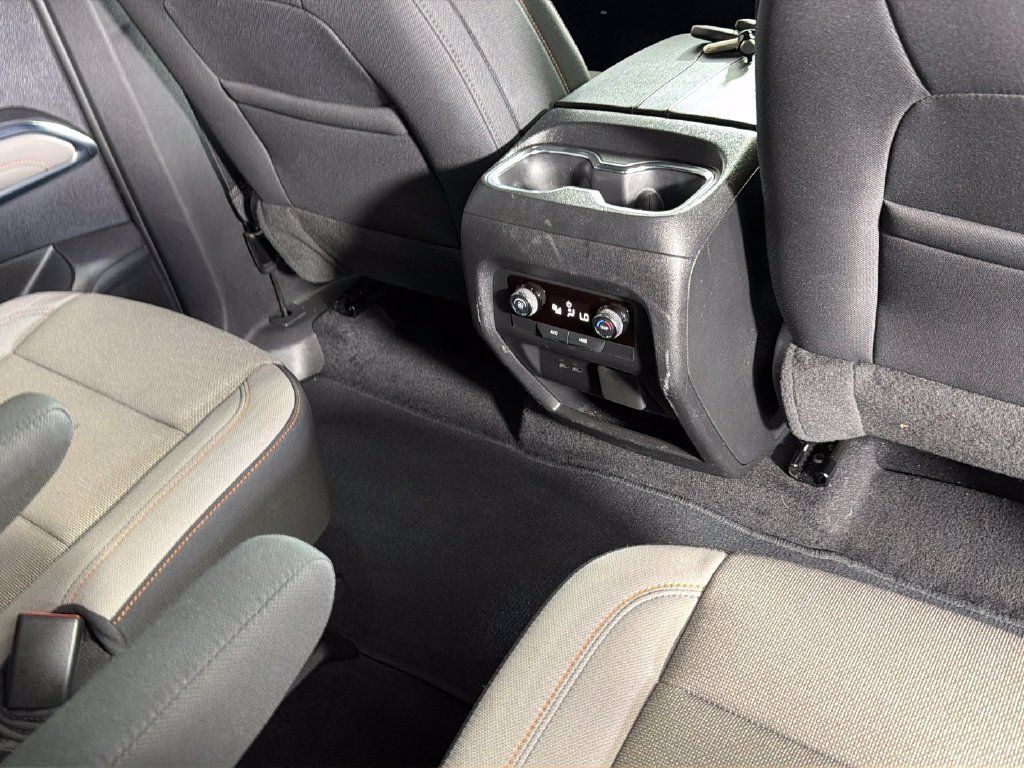 Used 2026 Chevrolet Traverse LT w/ Driver Confidence Package FWD image 33